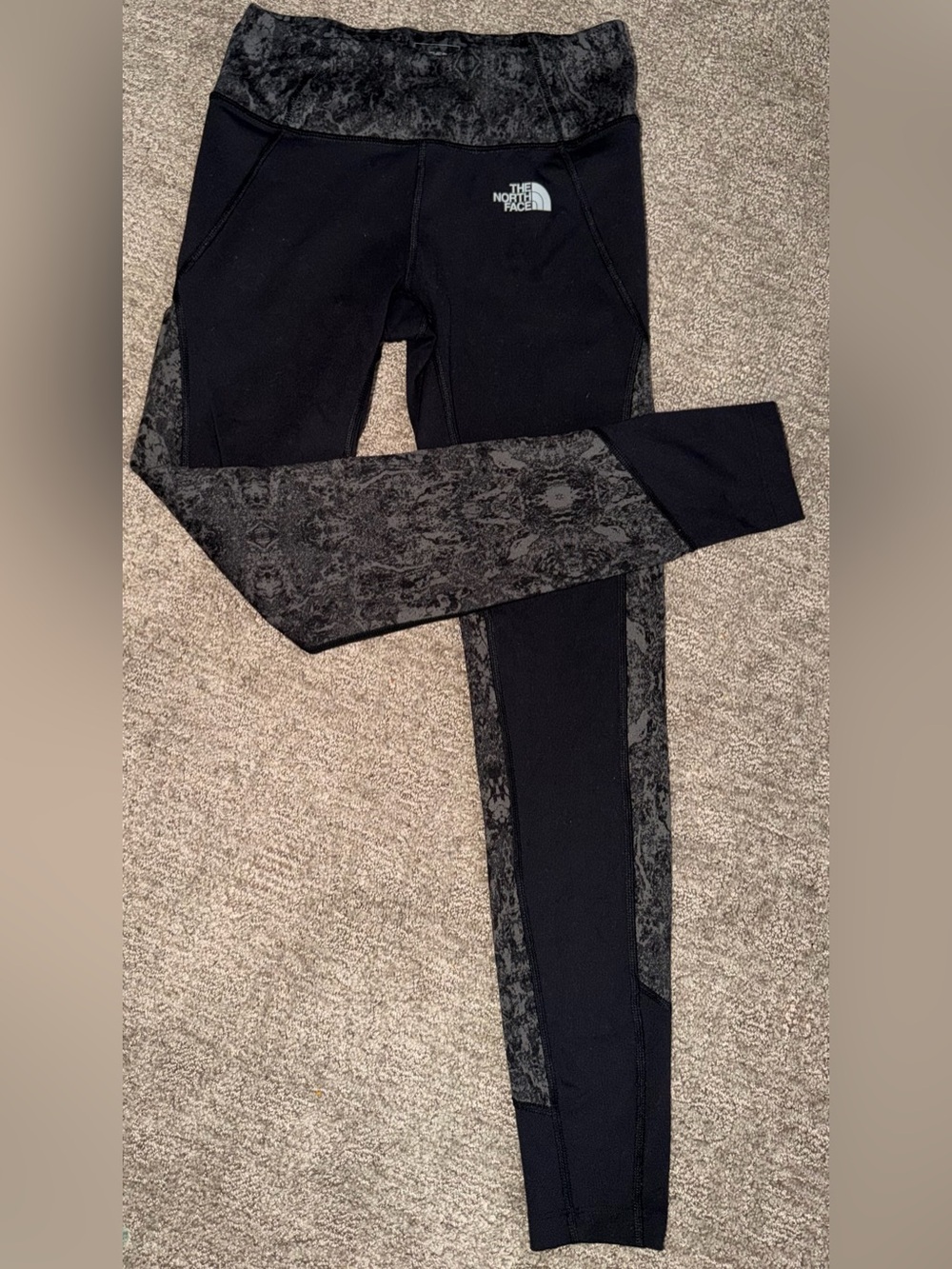The North Face Flash-Dry Black and Dark Gray Patterned Performance Leggings